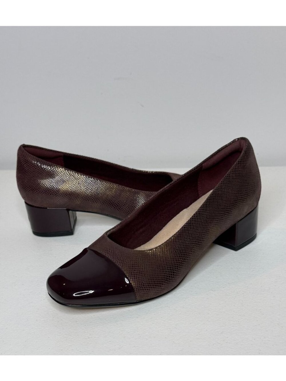 Clarks Collection 7.5M Burgundy Cap Toe Block Heel Pumps